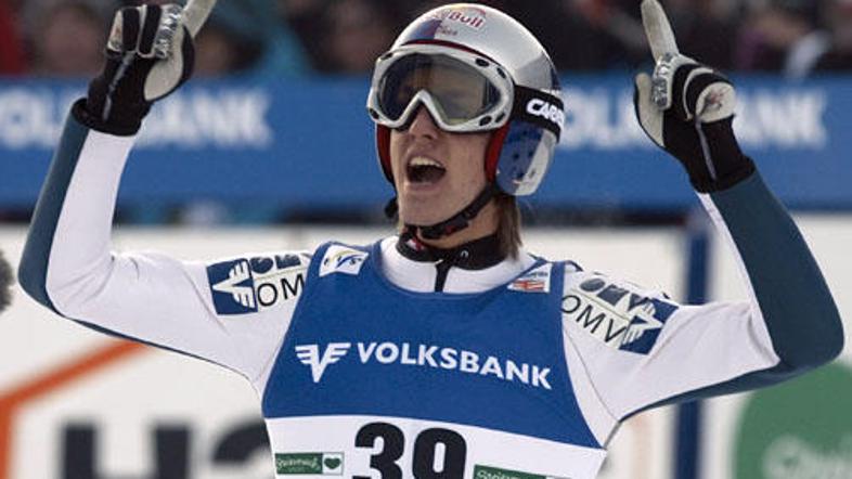 Gregor Schlierenzauer je z novim rekordom letalnice na Kulmu zanesljivo zmagal.