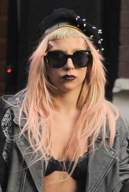 Lady Gaga nima sreče v ljubezni. (Foto: Flynet)