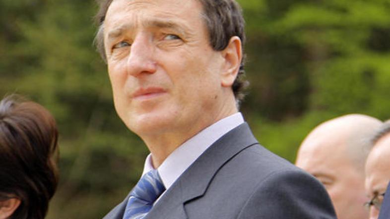 Štefan Tisel, poslanec stranke SDS, je za županski stolček kandidiral kot neodvi