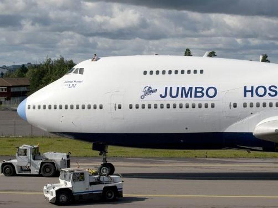 Odsluženi boeing 747 so v hostel spreminjali štiri mesece.