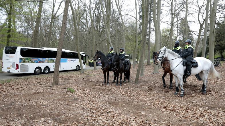 Nizozemski policisti pred tekmo