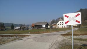 Nezavarovani železniški prehod v Pijavicah bi bil lahko usoden za predsednika GZ