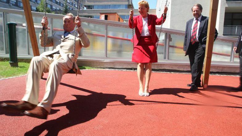 Kljub pokvarjenemu dvigalu sta bila Zidar in Mazej Kukovičeva prešerne volje.