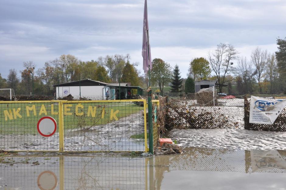 Poplavljeno igrišče NK Malečnik | Avtor: Nani Matjašič