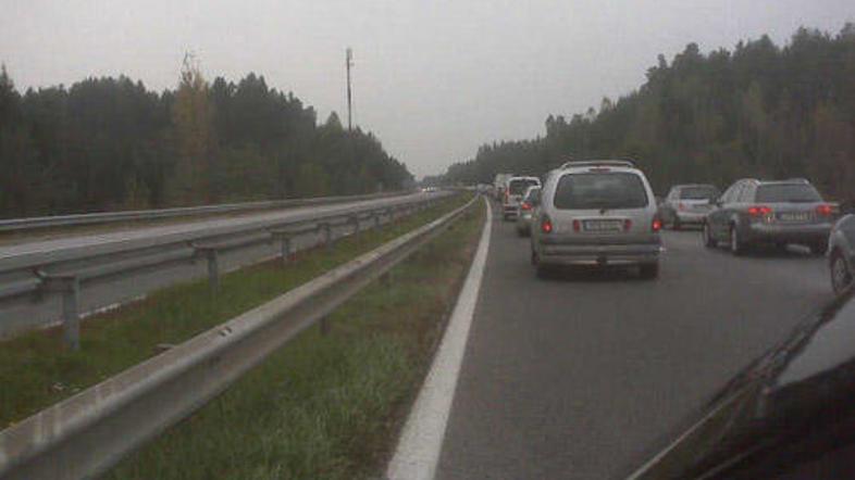 Gneča pred cestninsko postajo Torovo