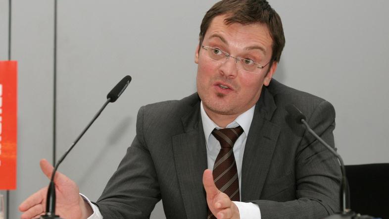 Tožilstvo naj bi ugotavljalo, ali je novinarjem bolniški list Urha Bahovca, bivš