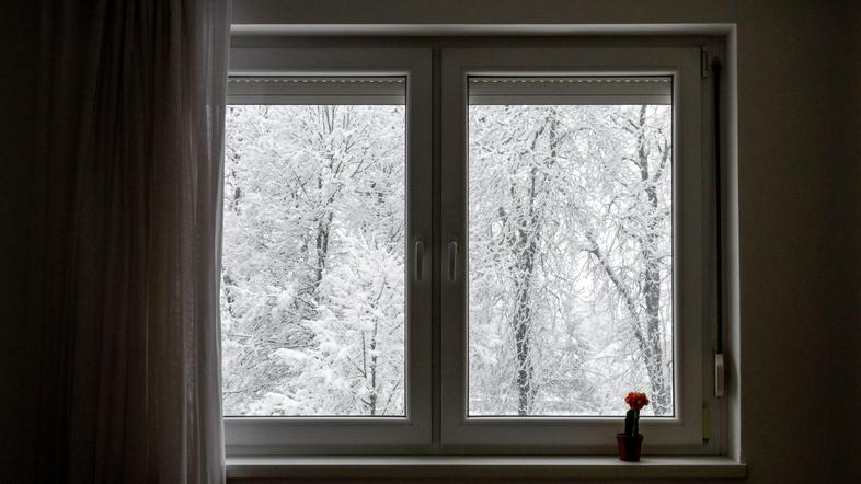 okno, sneg