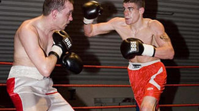 Peter Buckley (levo) je (do)končno obupal.