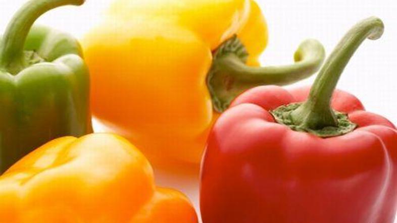 Paprika vabi z okusom, pa tudi barvami.