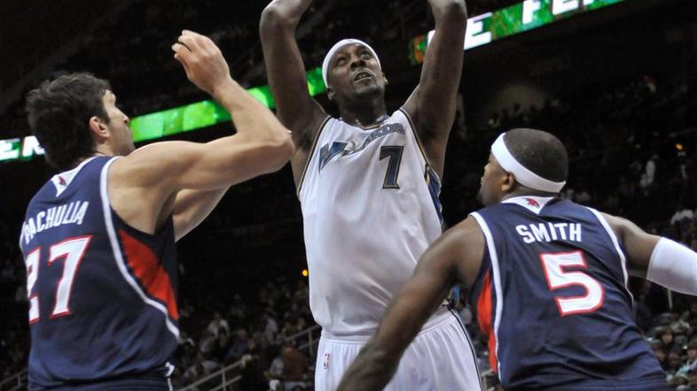 Andray Blatche, Zaza Pachulia in Josh Smith