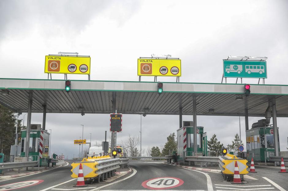 cestninska postaja | Avtor: Saša Despot