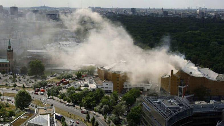 Natančen vzrok požara še ni znan.