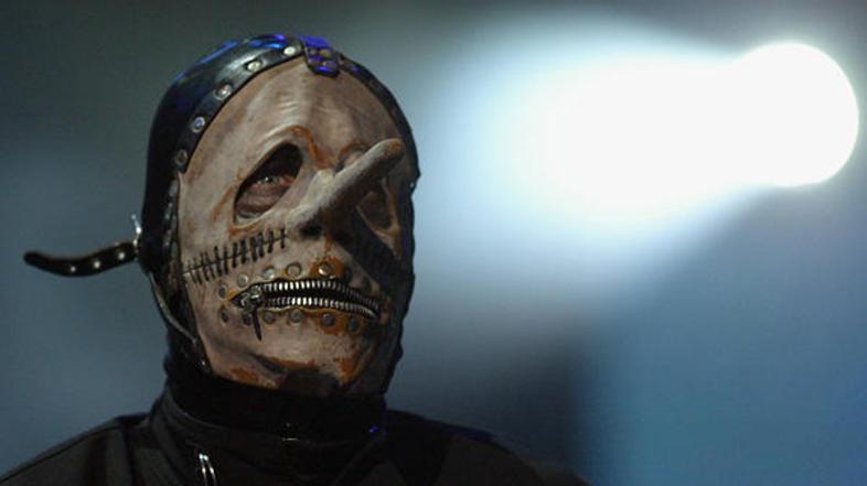 Preprosta odrska scena na eni strani in življenje na odru na drugi je bilo nekaj