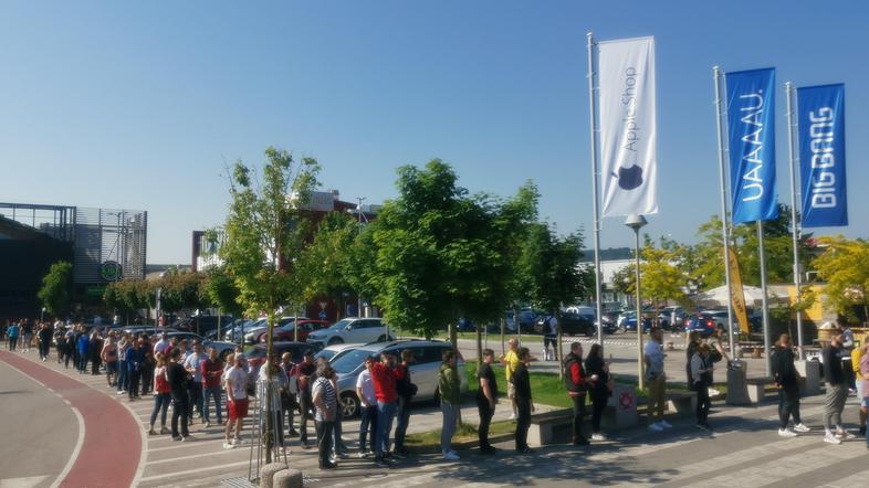 Gneča pred trgovino Big Bang