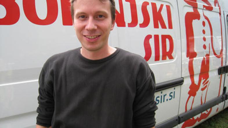 Primož Cvetek je pred poldrugim letom oživil srednjevaško sirarno, v kateri izde