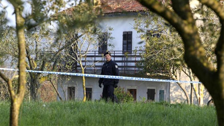Do dvojnega umora je prišlo v družinski hiši v mestu Rakalj, ki se nahaja 30 kil