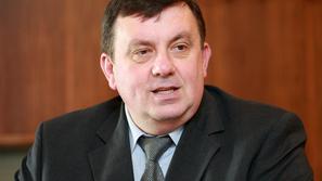 ZZZS: Ni res, da na Hrvaškem pregled s PET CT stane 1.400 evrov; stane toliko ko