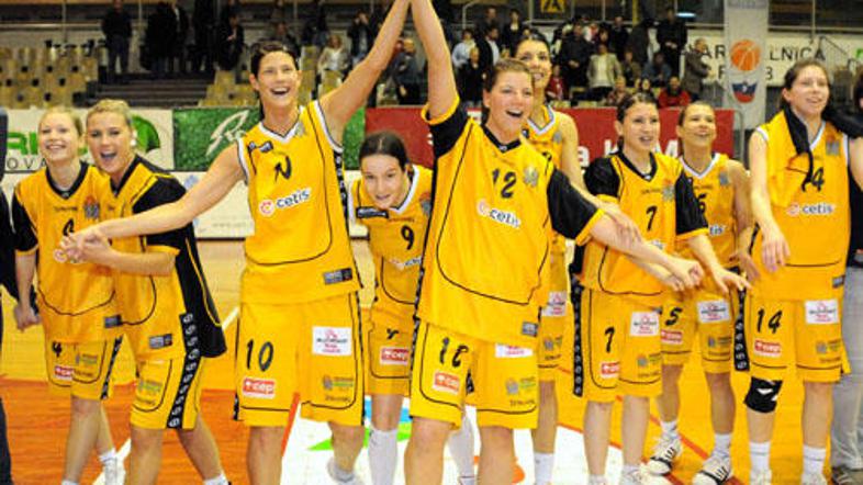 Košarkarice Merkurja so se veselile že sedmega naslova državnih prvakinj.