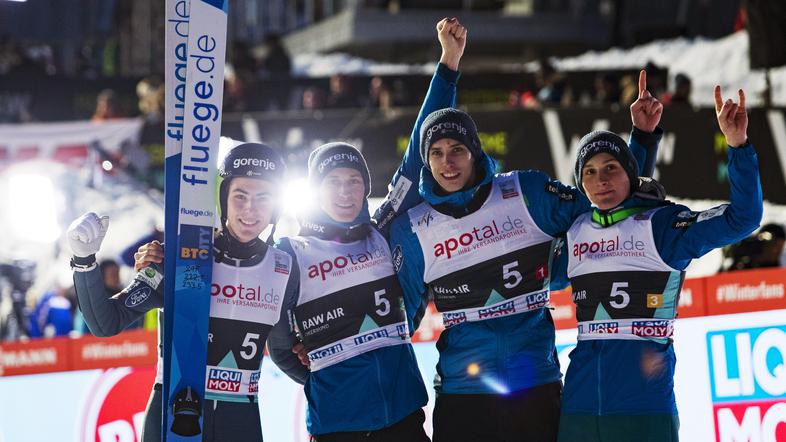 Zmagovita slovenska reprezentanca v poletih