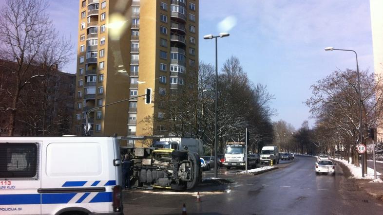 Nesreča v križišču.