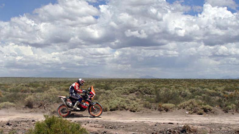 Marc Coma (na sliki) ima skoraj štiri ure prednosti pred Miranom Stanovnikom.