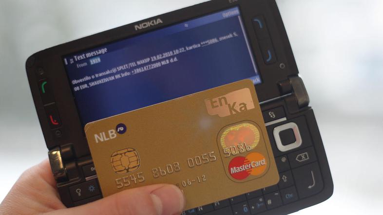 Pri bankah opozarjajo, da komitentom stroške zlorabe poravnajo le, če ne ravnajo