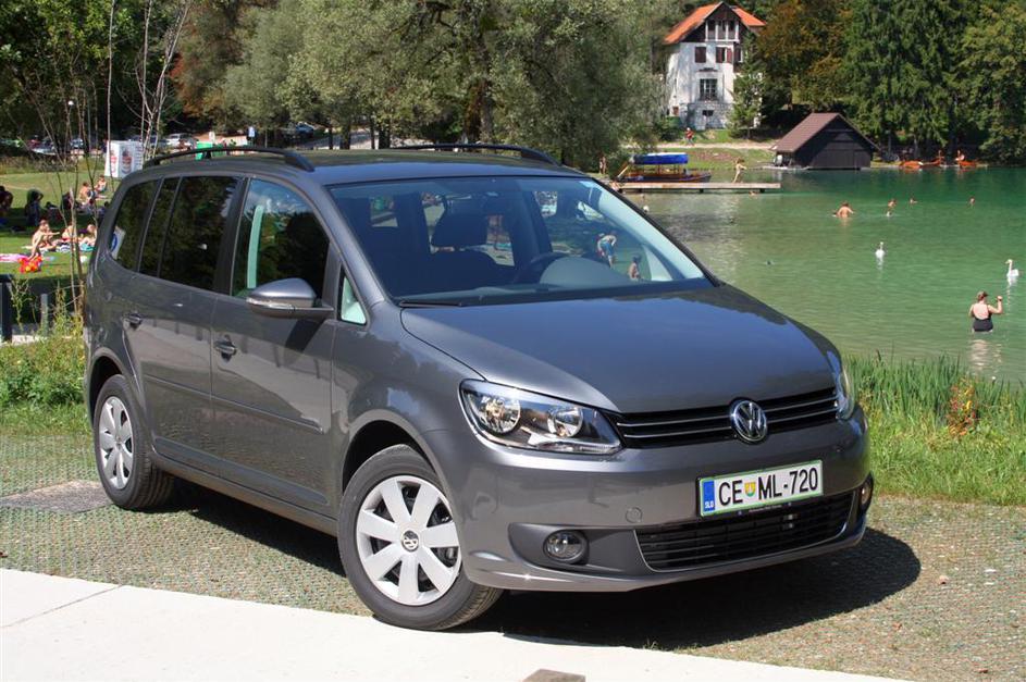 Touran je še vedno med skladnejšimi, ne pa tudi bolj dinamično oblikovanimi sred