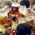 Škot bi morda na Oktoberfestu postavil novi "mačkasti rekord".