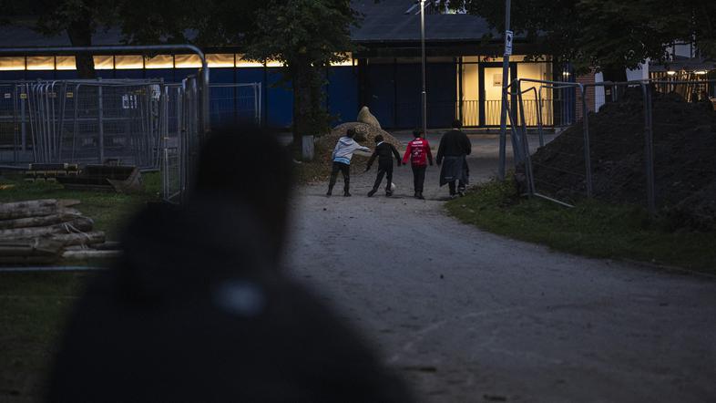 otroci v soseski Baronbackarna v Orebru na Švedskem