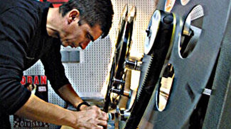 Slovenskemu filmu in kinematografom bijejo zadnje ure?