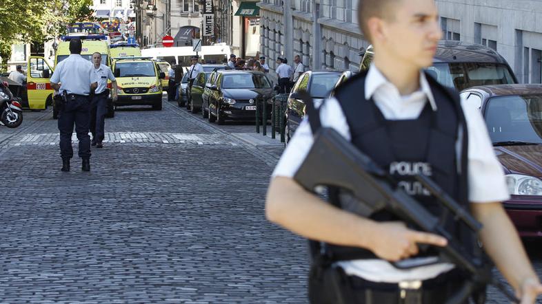 Po današnjem incidentu so območje okoli sodišča zaprli. (Foto: Reuters)