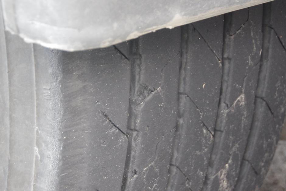 pnevmatika na tovornjaku romunskega voznika | Avtor: PU Celje