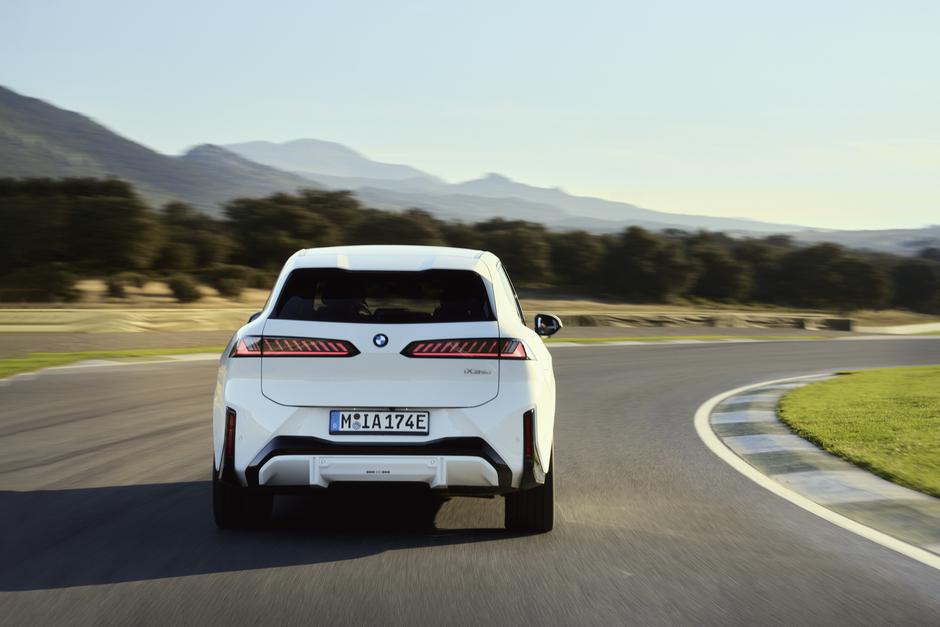 BMW iX3 50 xDrive | Avtor: BMW