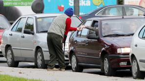 Prepovedano je beračenje na vsiljiv ali žaljiv način, osebo, ki to počne, pa se 