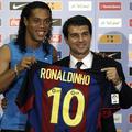 Leta 2003 je Ronaldinho v soju žarometov prispel v Barcelono za nekaj več kot 30