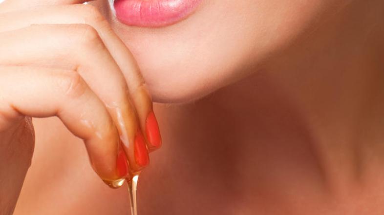 Ne pozabite na nohte, saj tudi nohti potrebujejo nego in zaščito. (Foto: Shutter