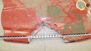 Na Ransomovi deski se lepo vidi širina ugriza morskega psa. (Foto: Reuters)