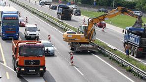 Dela na ljubljanski južni obvoznici že povzročajo zastoje.