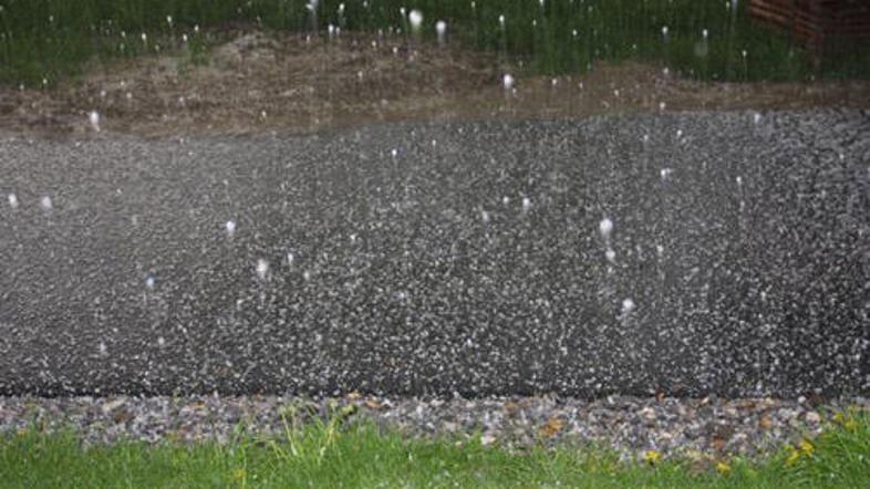 Prebivalce Savinjske doline je za kratek čas spet prestrašila toča.