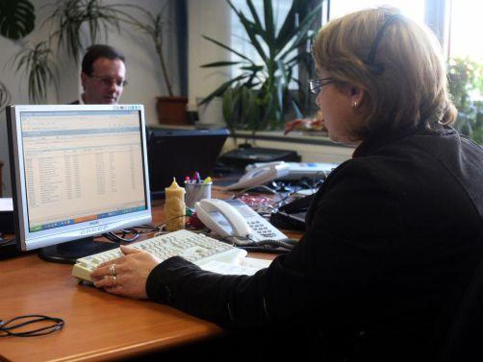 Javni uslužbenci bodo, če ustavno sodišče ne bo zadržalo odredbe ATVP, na svoje  | Avtor: Žurnal24 main