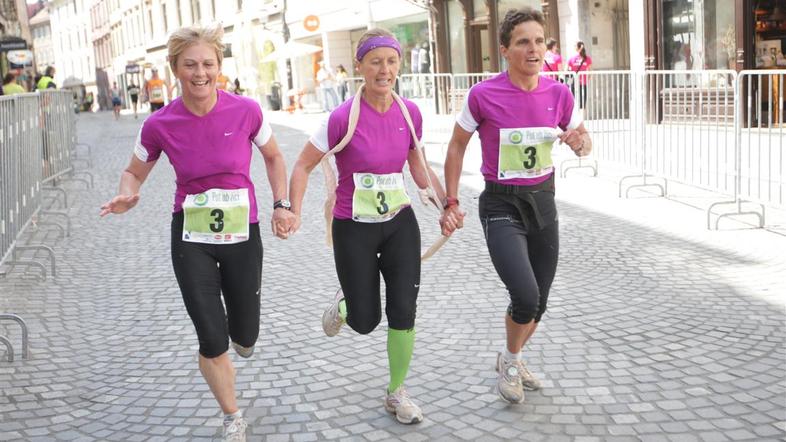 Če želite visokoresolucijsko fotografijo, nam pošljite elektronsko sporočilo na 