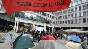 Protestniki pred Ljubljansko borzo.