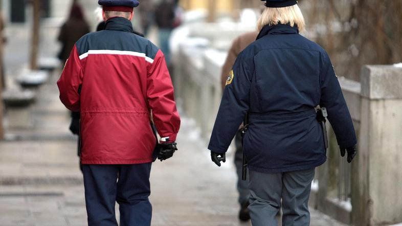 Policistom se bodo pri merjenju hitrosti kmalu pridružili še mestni redarji. (Fo