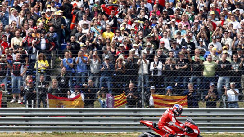 Na tribunah v Assenu se vedno zbere več kot 100.000 gledalcev.