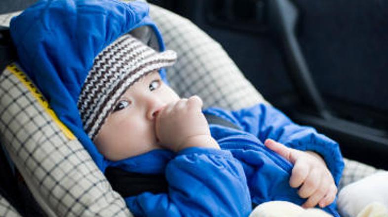 Dojenček je vožnjo s pajkom preživel.