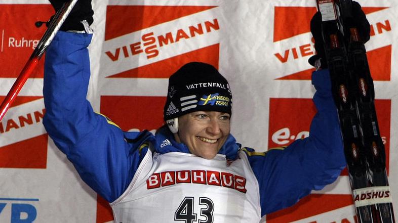 Anna Carin Olofsson-Zidek se je takole veselila svoje zage v Ruhpoldingu. (Foto: