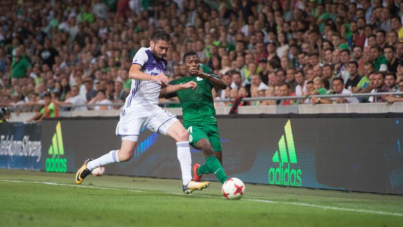 Nogometna dvoboj med NK Olimpija in NK Maribor v Stožicah.