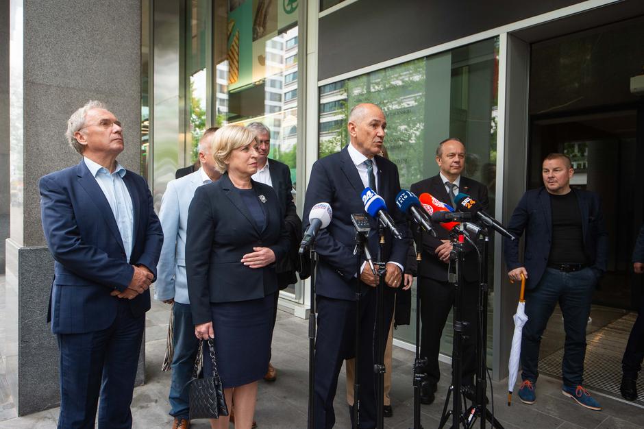 SDS | Avtor: Anže Petkovšek