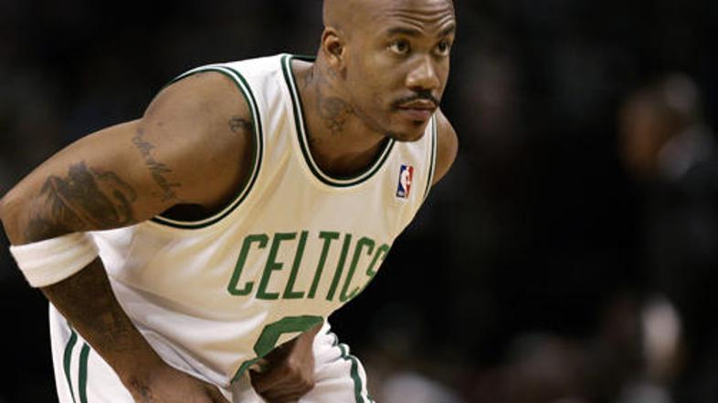 Stephon Marbury je v 13 minutah dosegel osem točk in imel dve podaji.