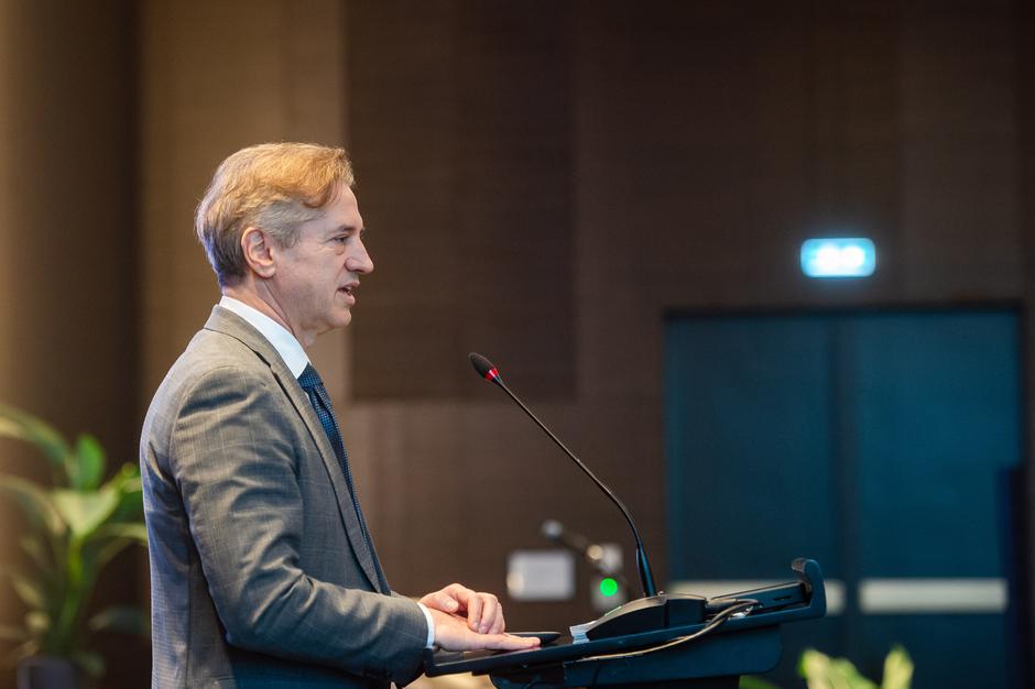 SLAIF | Avtor: Anže Petkovšek